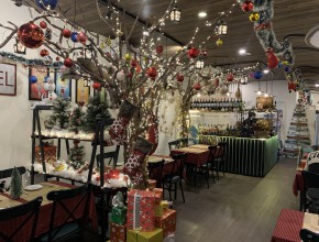 “Trải nghiệm không gian ấm cúng trong dịp Giáng Sinh tại nhà hàng Bluebird”