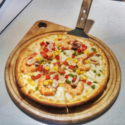  Pizza Hải Sản (Seafood Pizza)