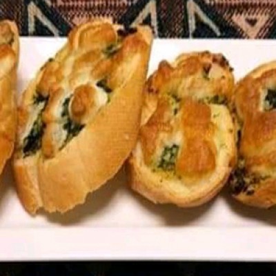 Bánh Mì Phủ Phô Mai (Garlic Bread with Cheese)