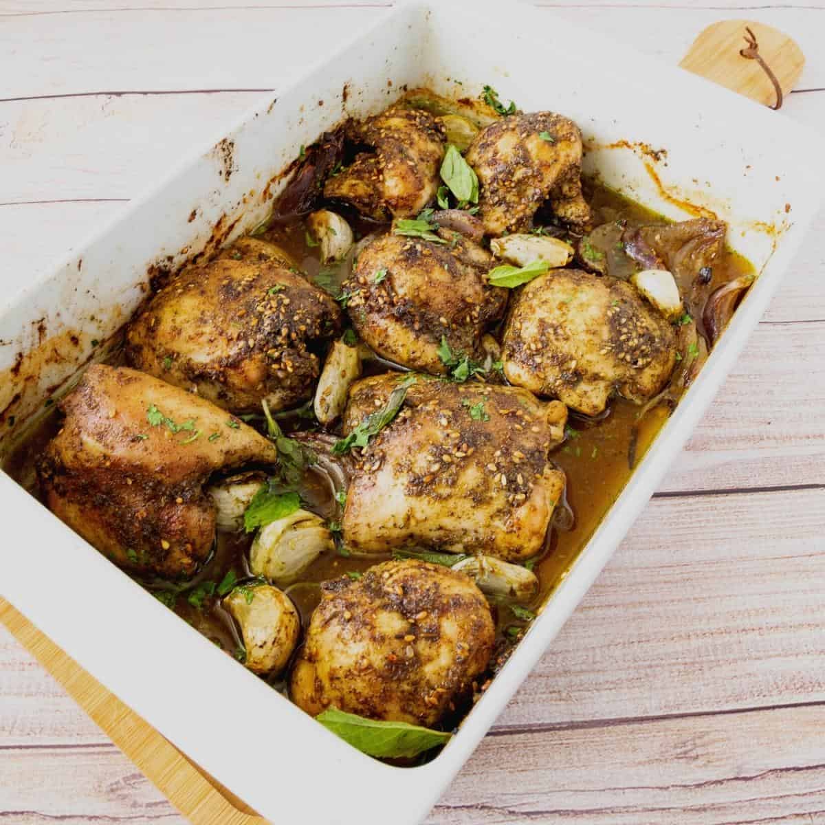 Khay gà nướng Za'atar chín vàng thơm phức