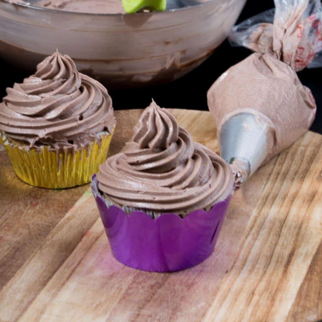 Kem Bơ Sô-Cô-La Chuẩn Tiệm Bánh Bakery – Bóng Mượt, Béo Thơm Ngây Ngất