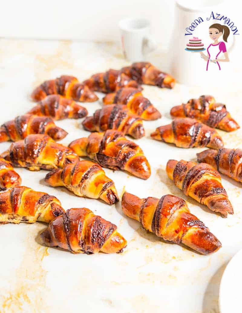 Bánh quy cuộn sô-cô-la Rugelach nướng vàng giòn