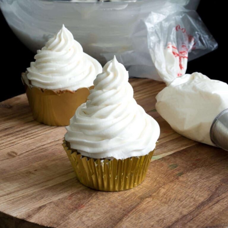 Kem Bơ Vani Béo Mịn Chuẩn Tiệm Bánh Bakery – Bí Quyết Bắt Kem Không Bão Hòa