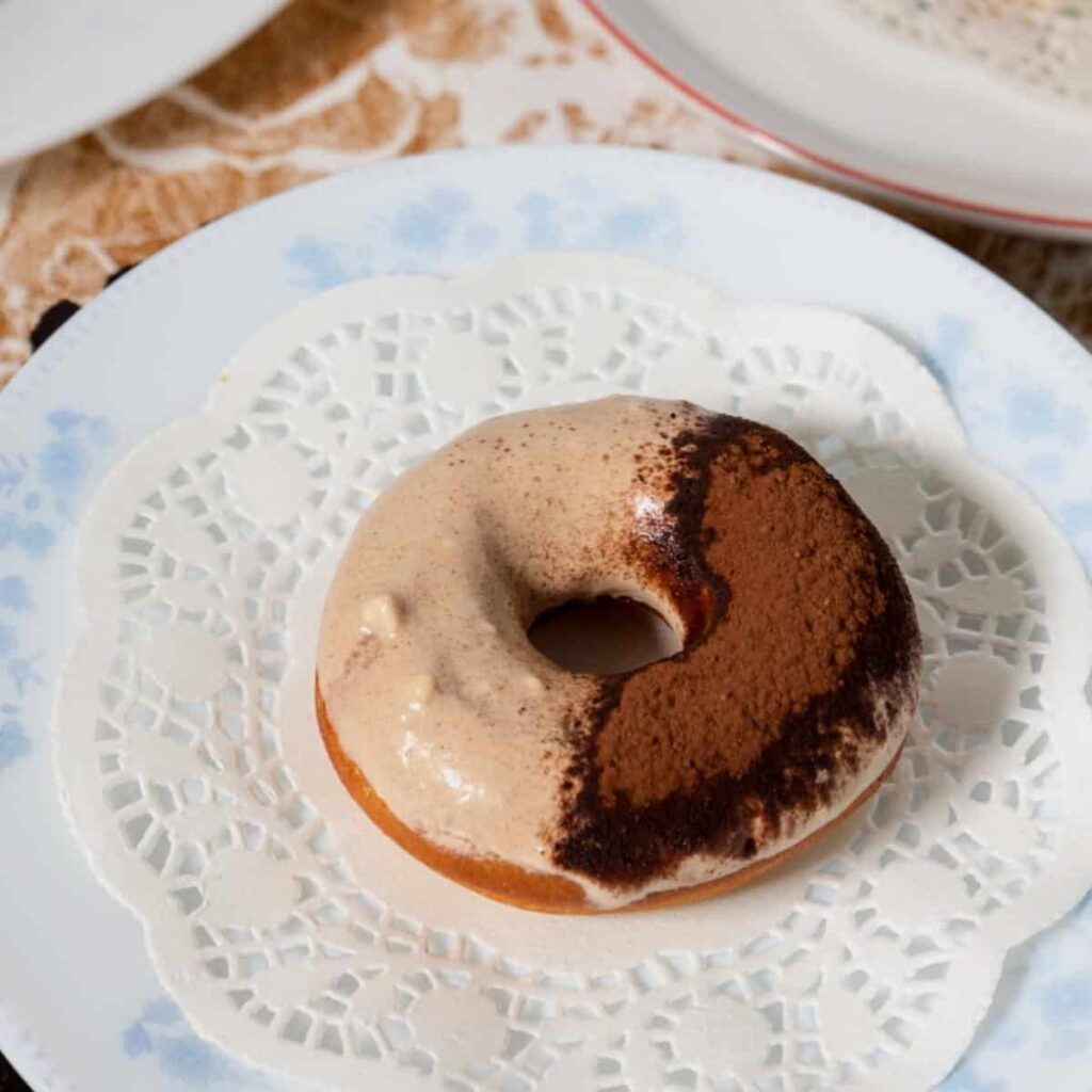 Bánh Bánh Rán Donut Vị Tiramisu Cà Phê Rượu Kahlua – Béo Mịn Độc Đáo