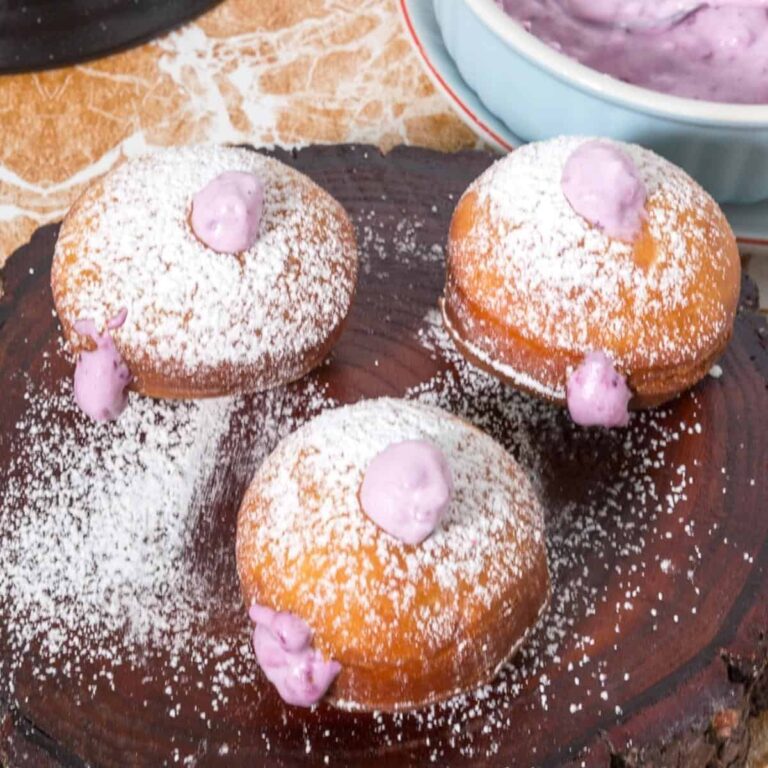 Bánh Donut Nhân Mứt Mâm Xôi Đen Sufganiyah – Giòn Béo Ngọt Ngào Chuẩn Tiệc