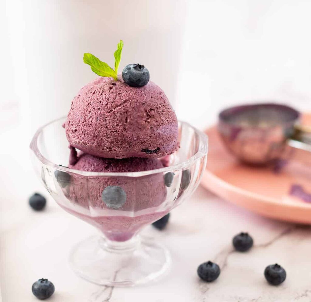 Kem Việt Quất Không Cần Máy No-Churn Blueberry Ice Cream – Mịn Mượt Mát Lạnh