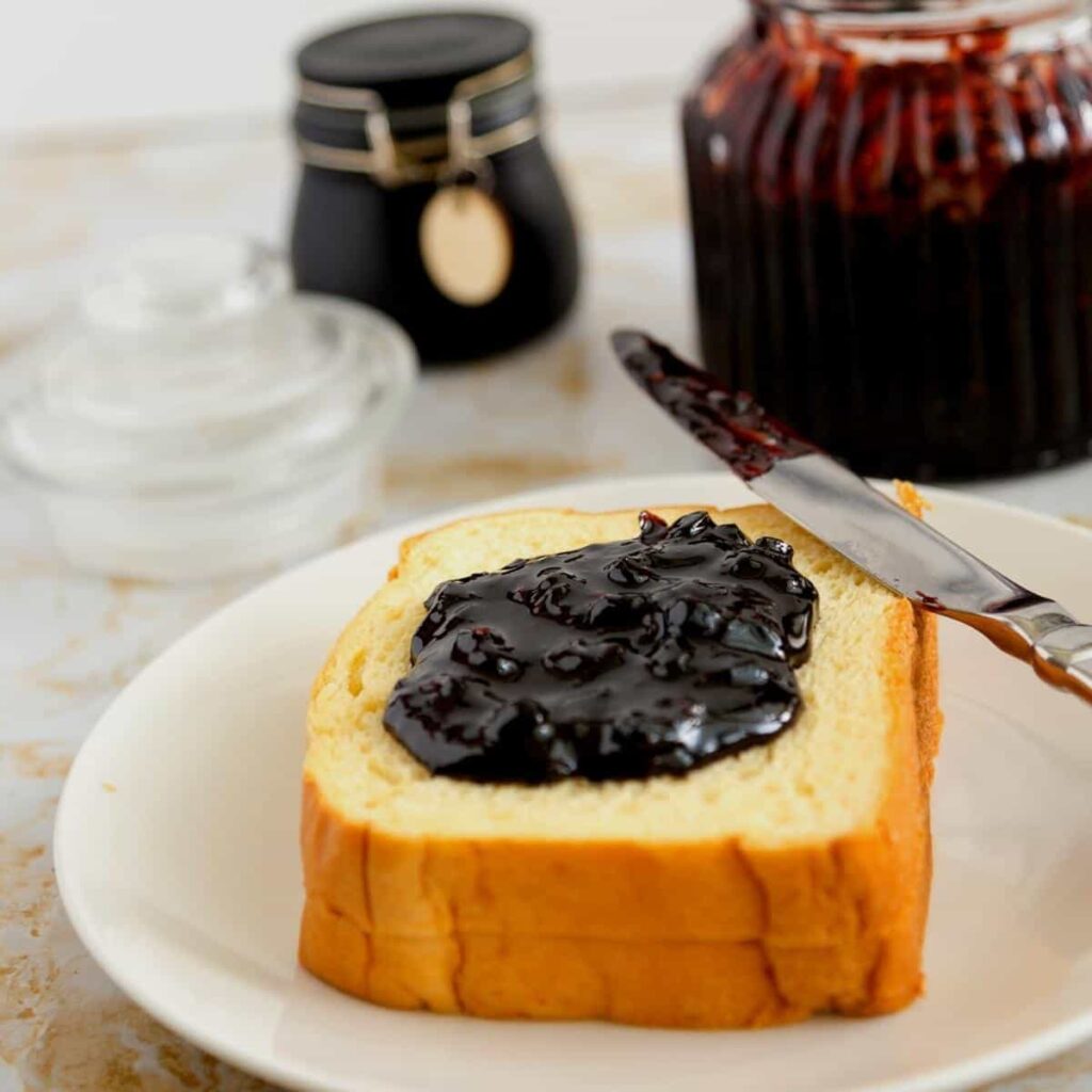Mứt Việt Quất Tự Làm Không Pectin – 3 Nguyên Liệu Đơn Giản Chua Ngọt Đậm Đà
