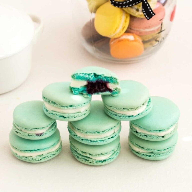 Bánh Macaron Việt Quất Blueberry Macarons – Vỏ Mịn Chân Đều Nhân Mứt Chua Ngọt