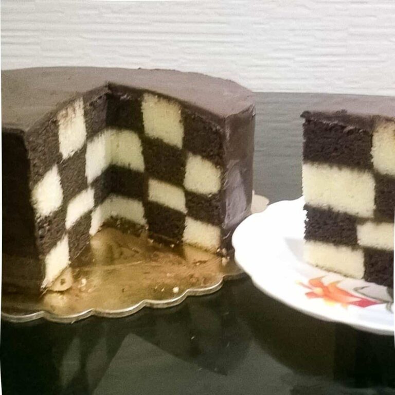 Bánh Kem Sọc Bàn Cờ Checkerboard Cake – Đỉnh Cao Nghệ Thuật Tạo Hình