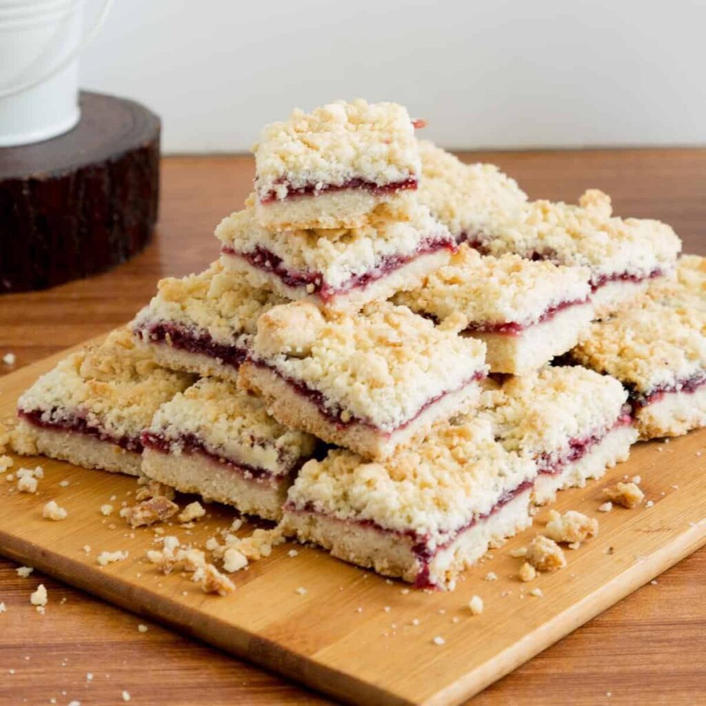 Bánh Trái Anh Đào Cherry Bars – Vỏ Vụn Bơ Giòn Rụm Nhân Mứt Chua Ngọt