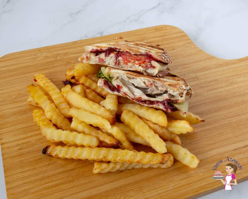 Bánh Mỳ Kẹp Gà Nướng Bơ Tỏi Chicken Sandwich – Bữa Sáng Tiện Lợi Dinh Dưỡng