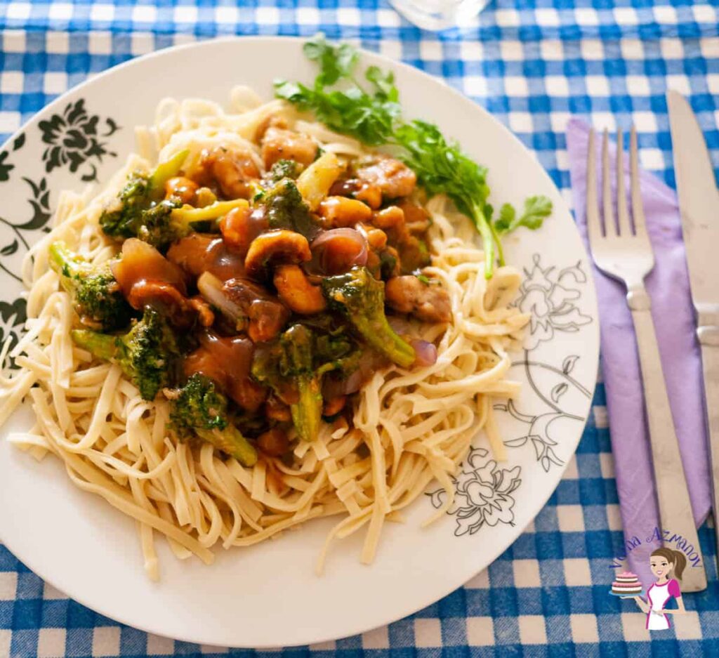 Gà Xào Bông Cải Và Mỳ Bí Ngòi Chicken Broccoli Zucchini Noodle Stir Fry – Keto