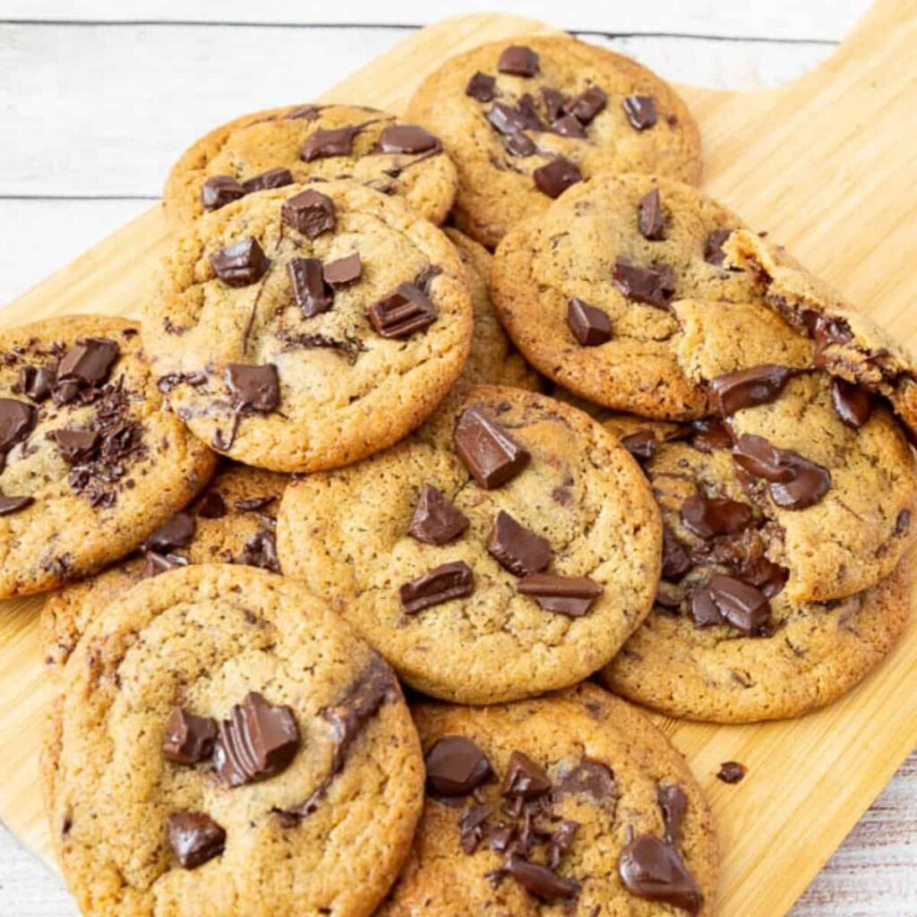 Bánh Quy Sô-Cô-La Chip Giòn Rụm Chocolate Chip Cookies – Chuẩn Vị Tiệm Mỹ
