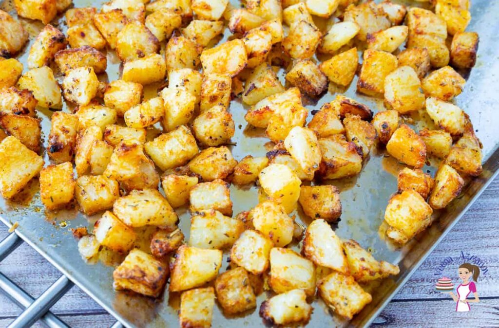 Khoai Tây Đút Lò Bơ Tỏi Giòn Da Crispy Garlic Roasted Potatoes