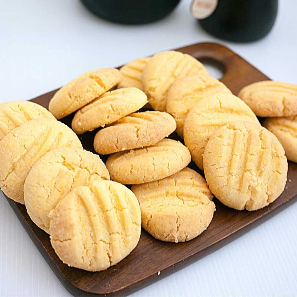 Bánh Quy Kem Custard Không Trứng Custard Cookies – Giòn Xốp Mềm Tan