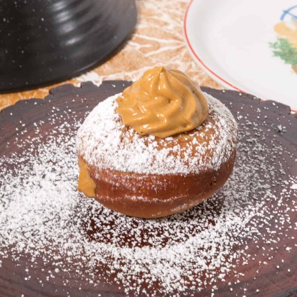 Bánh Donut Chiên Nhân Caramel Dulce De Leche Sufganiyot – Giòn Mềm