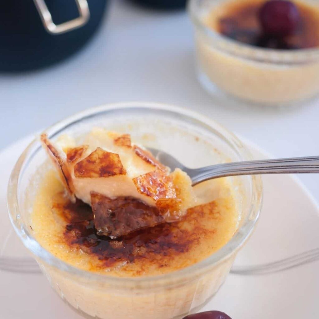 Bánh Kem Nướng Caramel Crème Brûlée – Mềm Mịn Mặt Đường Giòn Tan