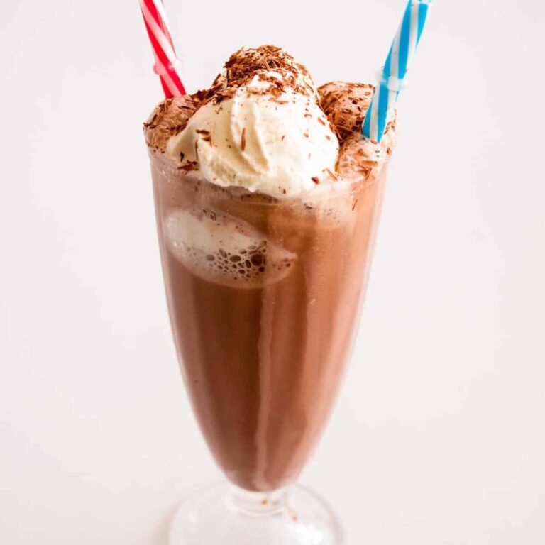 Sô-Cô-La Đá Xay Mát Lạnh Frozen Hot Chocolate – Béo Mượt Kem Tươi