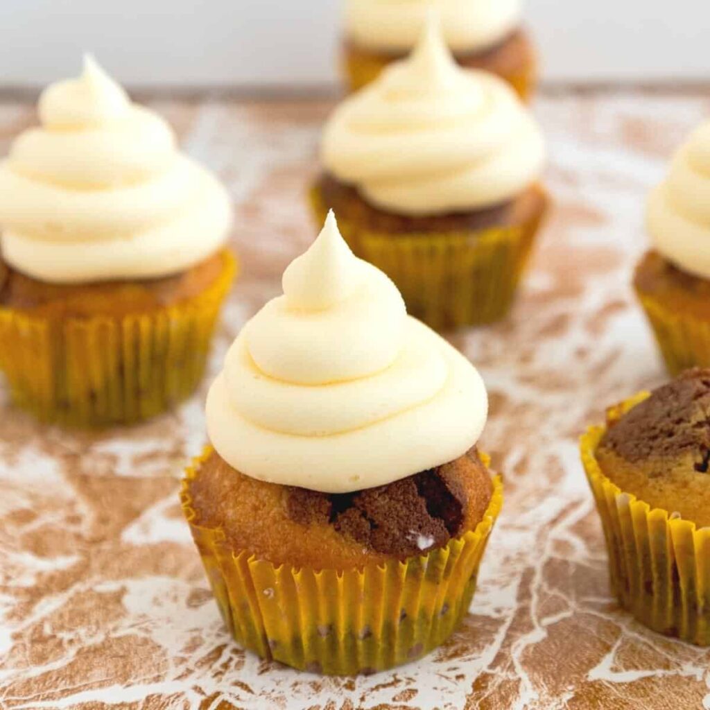 Kem Bơ Custard Kiểu Đức German Buttercream – Sánh Mượt Béo Thanh