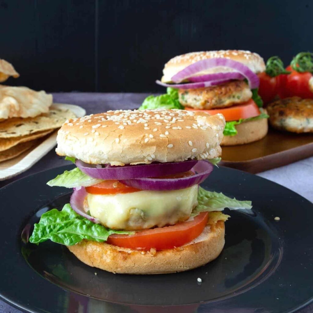 Bánh Mỳ Burger Thịt Gà Áp Chảo Chicken Burgers – Giòn Thơm Mọng Nước