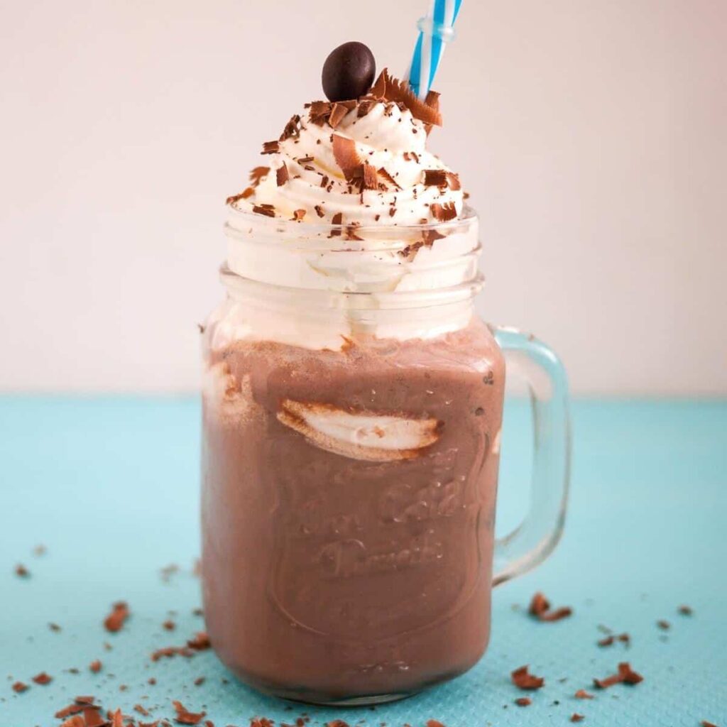 Cà Phê Đá Xay Mocha Frappuccino Tự Làm – Đắng Ngọt Sánh Mượt Kem