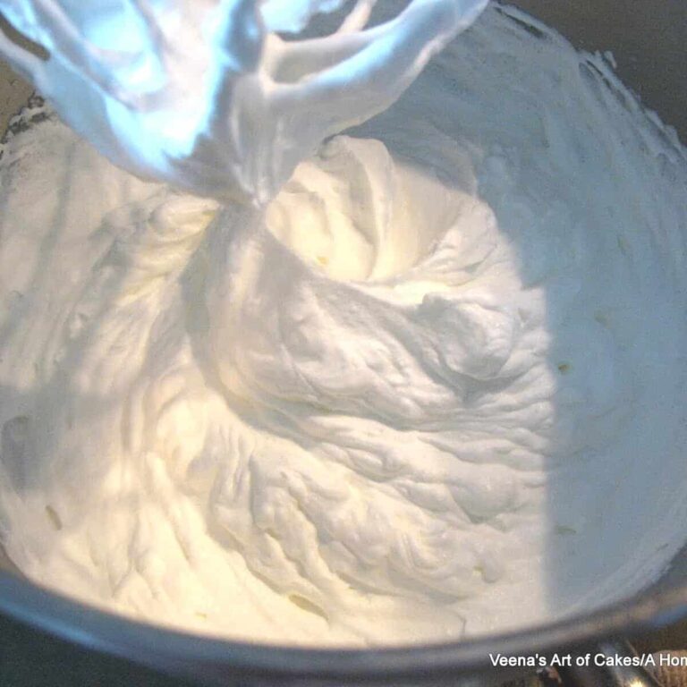 Kem Bông Tươi Whipped Cream 4 Cách Đánh – Béo Mượt Cứng Phom