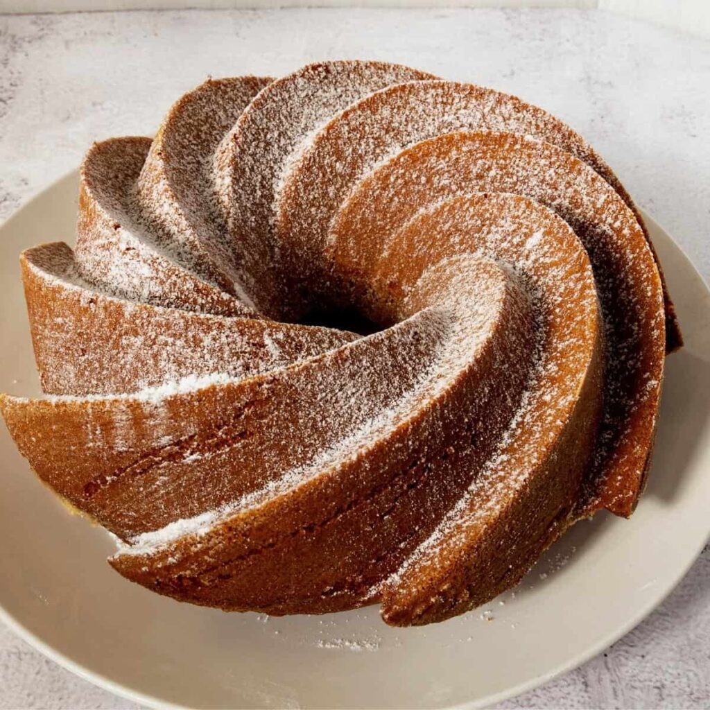 Bánh Gato Mật Ong Ngàn Lớp Honey Cake Medovik – Mềm Mượt Béo Ngậy