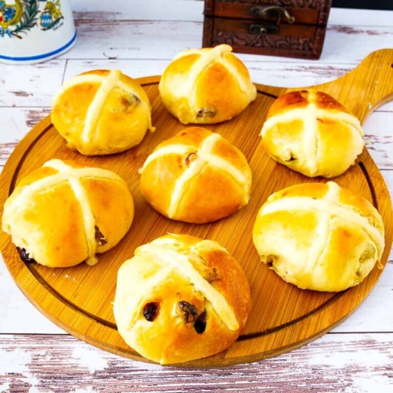 Bánh Mỳ Chữ Thập Phục Sinh Hot Cross Buns – Mềm Xốp Thơm Nức Gia Vị