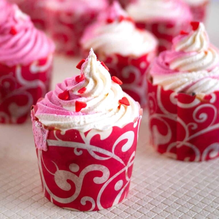 Kem Bơ Thụy Sĩ Kiểu Ý Italian Meringue Buttercream – Mượt Mịn Đứng Phom