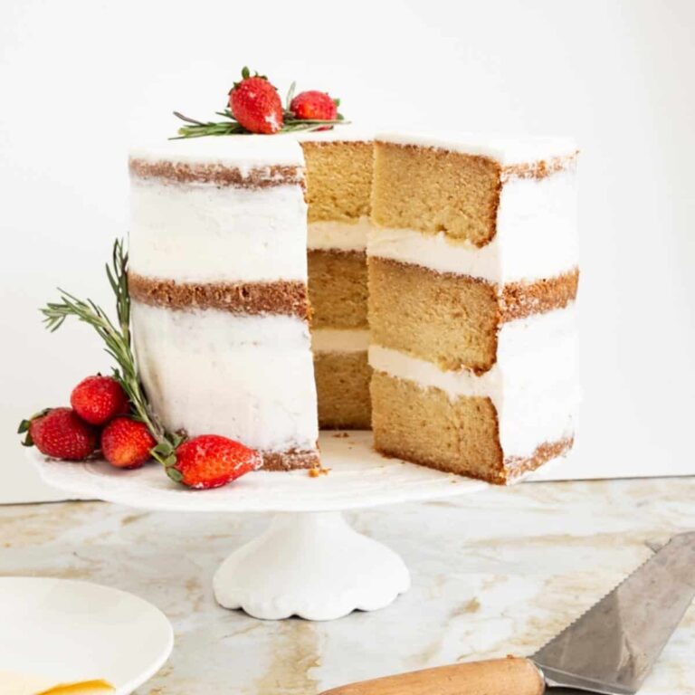 Bánh Gato Quả Vani Tươi Vanilla Bean Cake – Mềm Mượt Thơm Ngát
