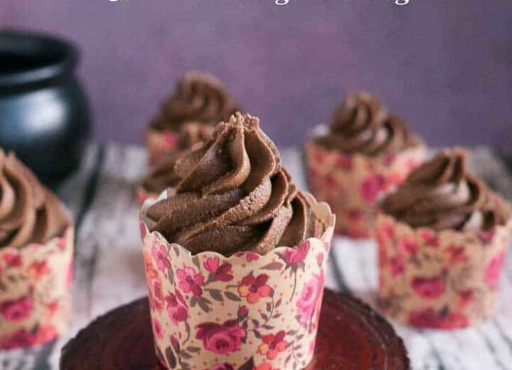 Old Fashioned Gingerbread Cupcakes with Chocolate Fudge Frosting
