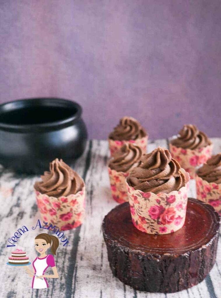 Old Fashioned Gingerbread Cupcakes with Chocolate Fudge Frosting