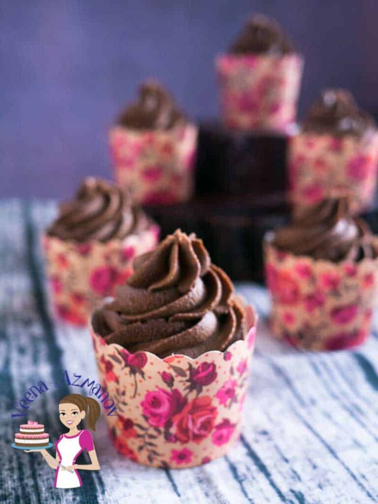 Old Fashioned Gingerbread Cupcakes with Chocolate Fudge Frosting