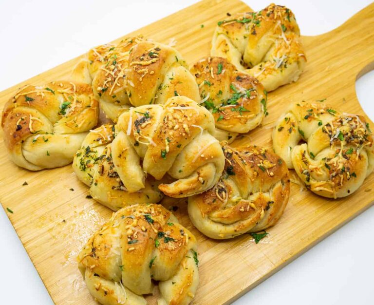 Bánh Mì Cuộn Bơ Tỏi Phô Mai Parmesan Garlic Rolls – Mềm Xốp Thơm Nức