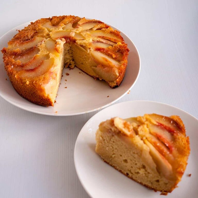 Bánh Gato Đào Lật Ngược Peach Upside Down Cake – Óng Ả Caramel