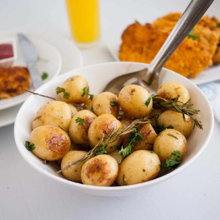 Khoai Tây Nướng Chanh Hương Thảo Roast Potatoes – Giòn Da Bùi Dẻo