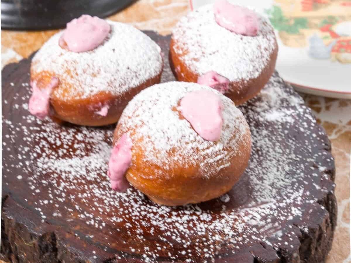 Strawberry Doughnuts Sufganiyah