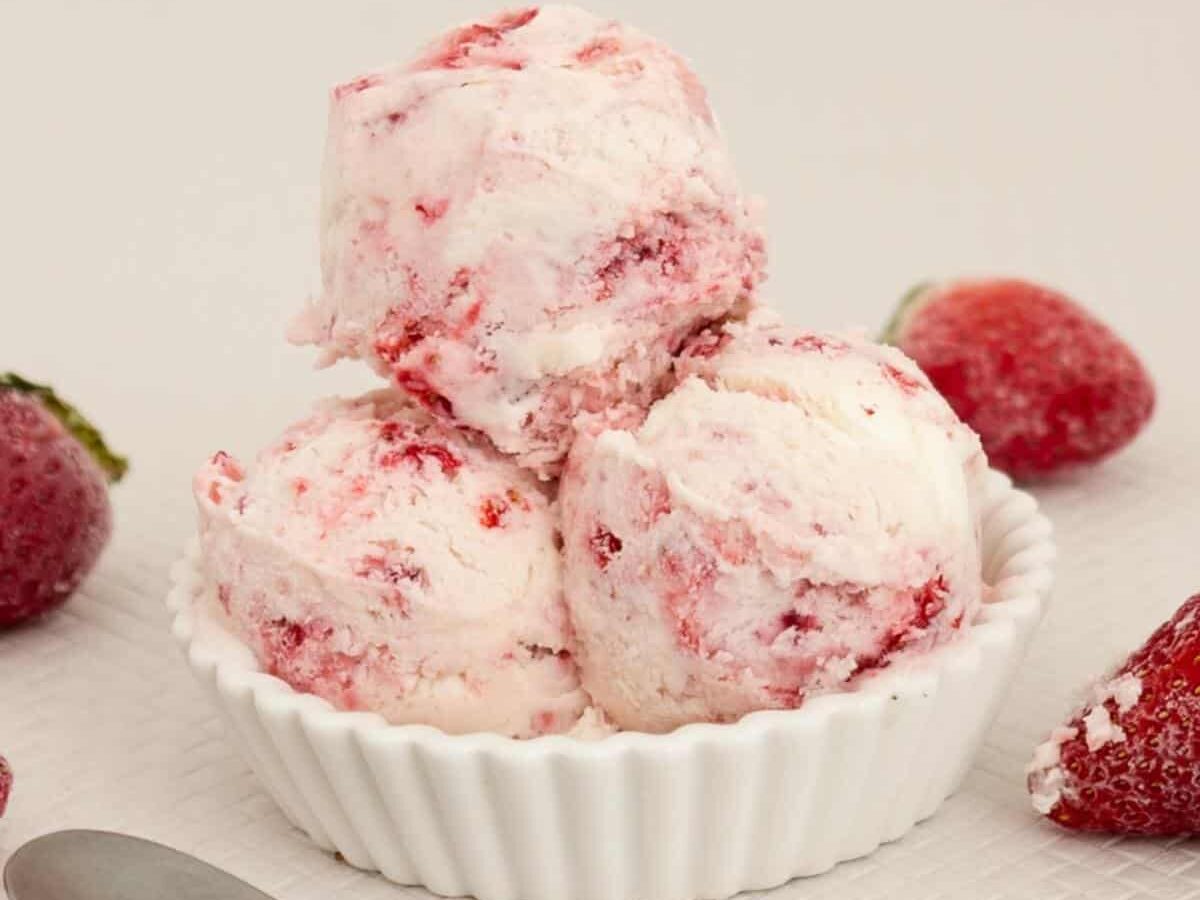 Strawberry Ice Cream No Churn
