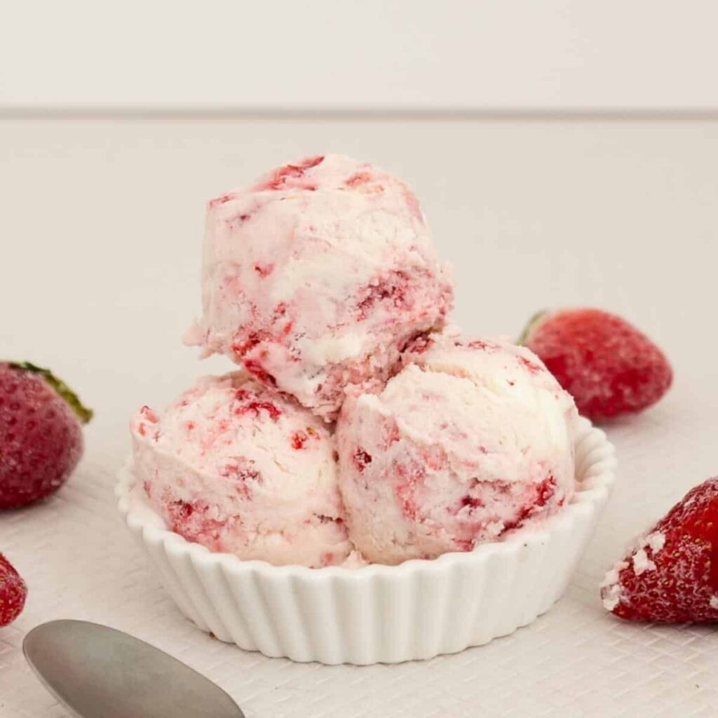 Strawberry Ice Cream No Churn